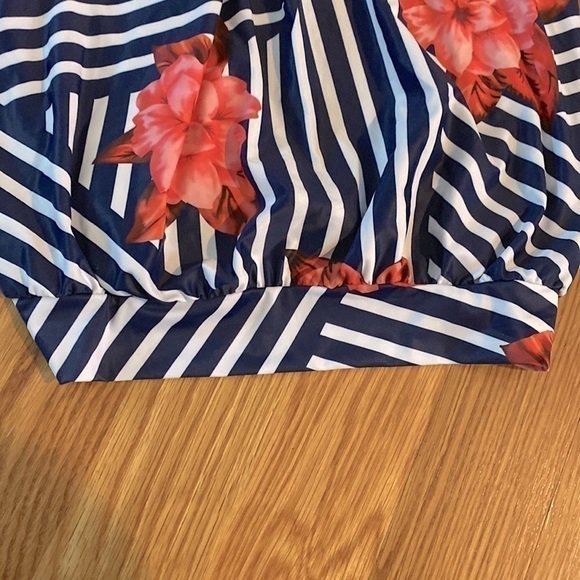 Lightweight Floral Tankini top sz large NWT coral blue white adjustable straps - Picture 3 of 6
